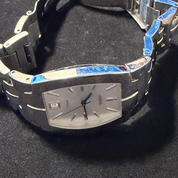 Guess Unisex Stainless Steele Dress Watch. - Picture 6 of 7